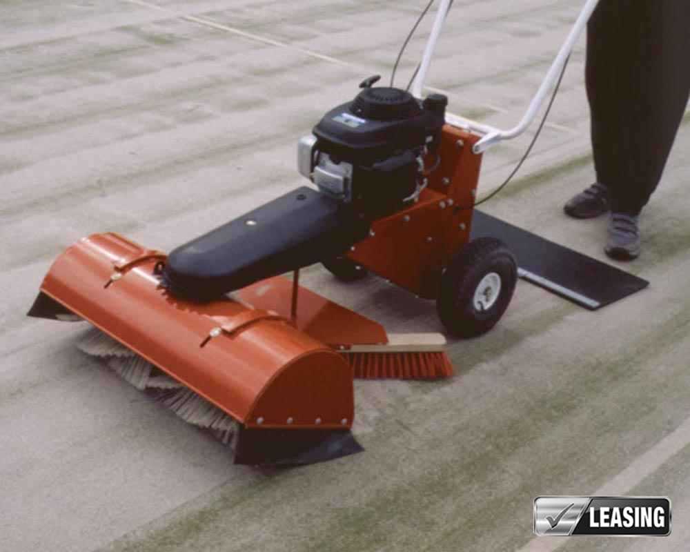 Pflegemaschine für Kunstrasen Tennisplatz